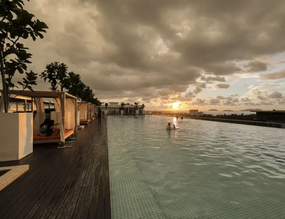 Sunset Rooftop 2 BR Suite