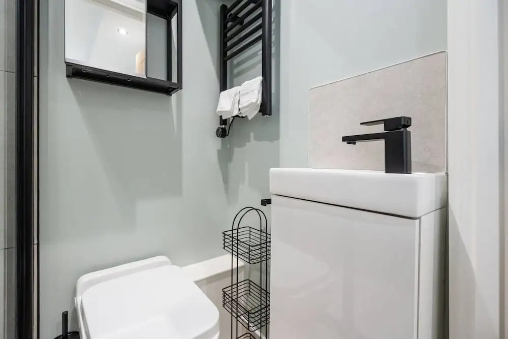 Private Ensuite Minifridge Desk Free Parking