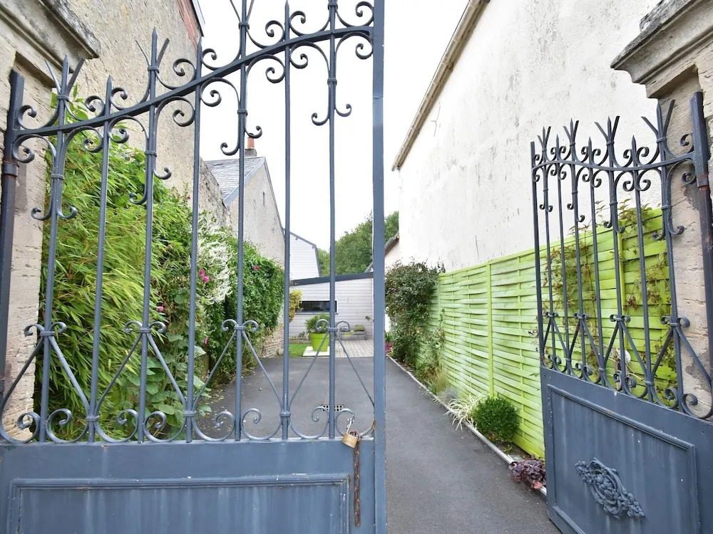 Luxury Home in Magny-en-bessin With Garden, Beach at 4km