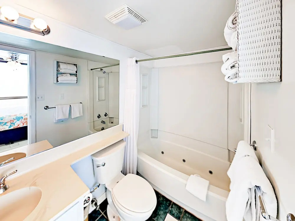 9400 Shore Drive Condo #1116 2 Bedrooms 2 Bathrooms Condo