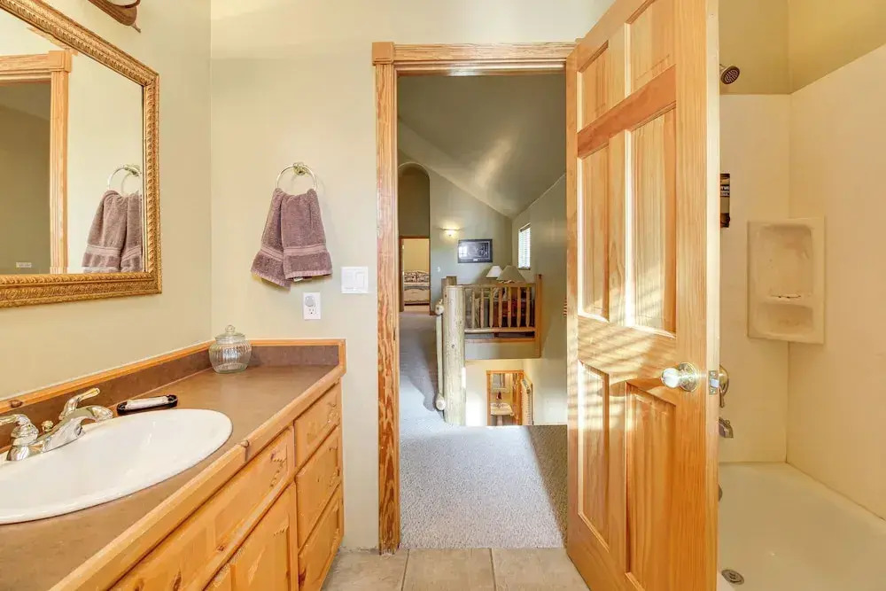 Great for Gatherings! Family Cabin in Lakeside