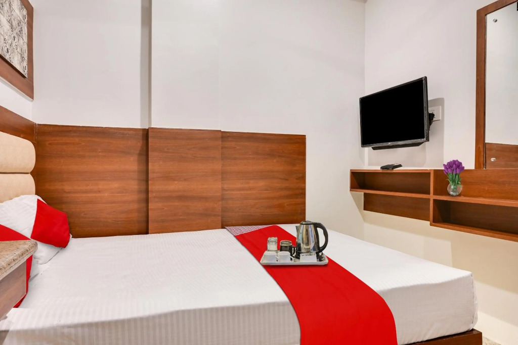 Super Townhouse Zero Mile Gandhi Setu Formerly Classic Court