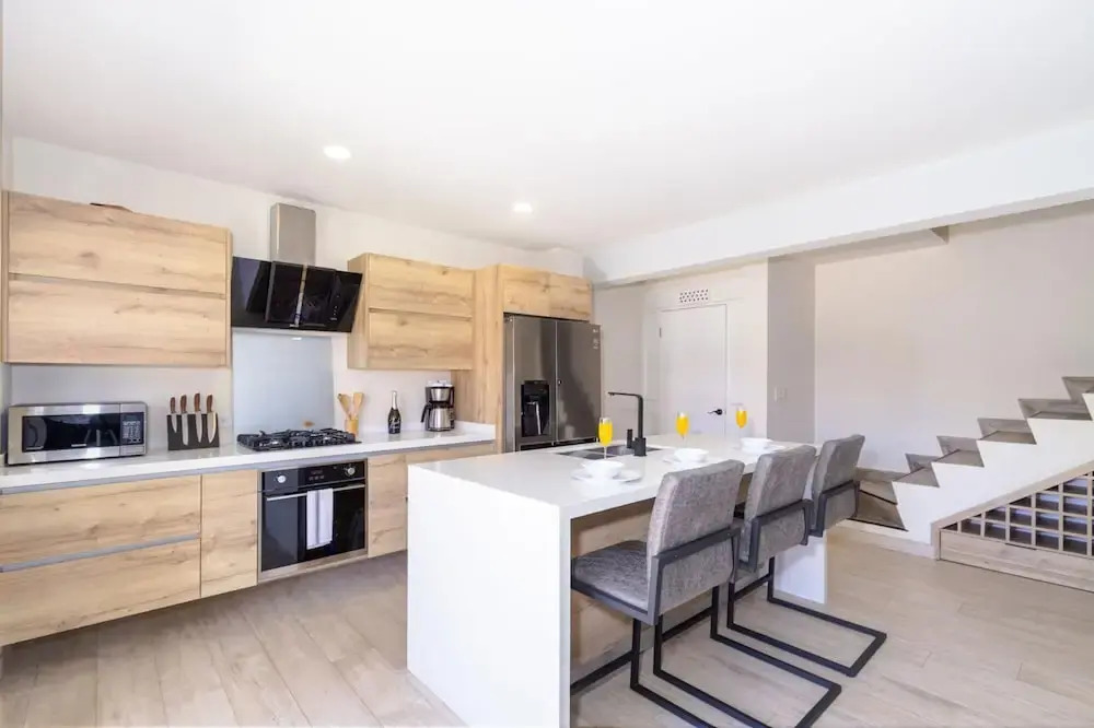 2br2 5BA Townhome - Fullyequipped - Pool - Parking