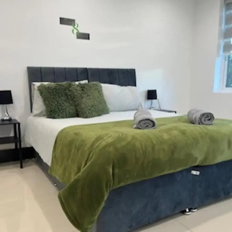 Urban, Sleeps 6 Private Garden-family Pet Friendly