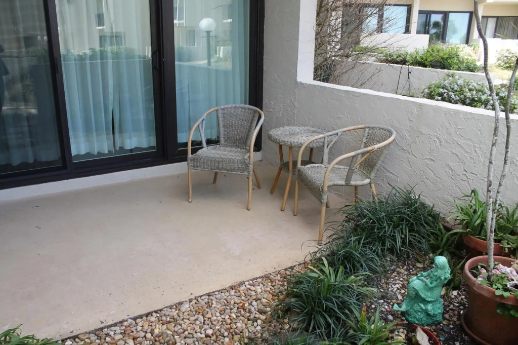 Island House F116