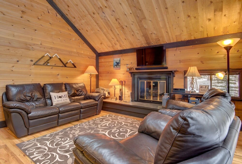Pole House #14 by Village Properties at Sunriver