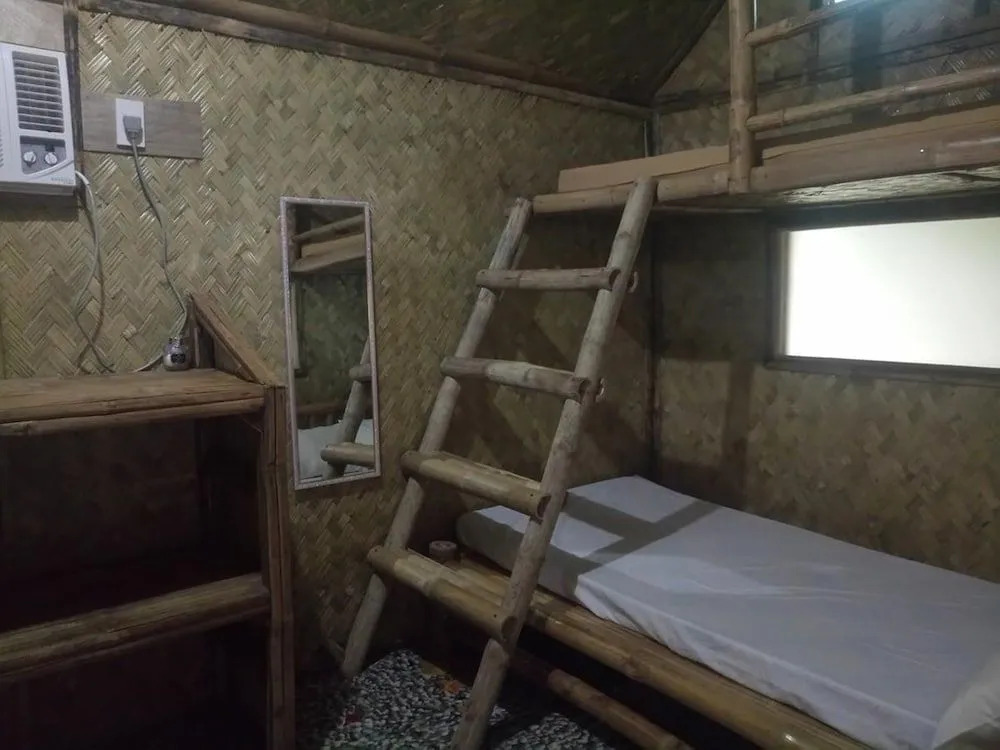 Bahay Kawayan Backpackers Inn