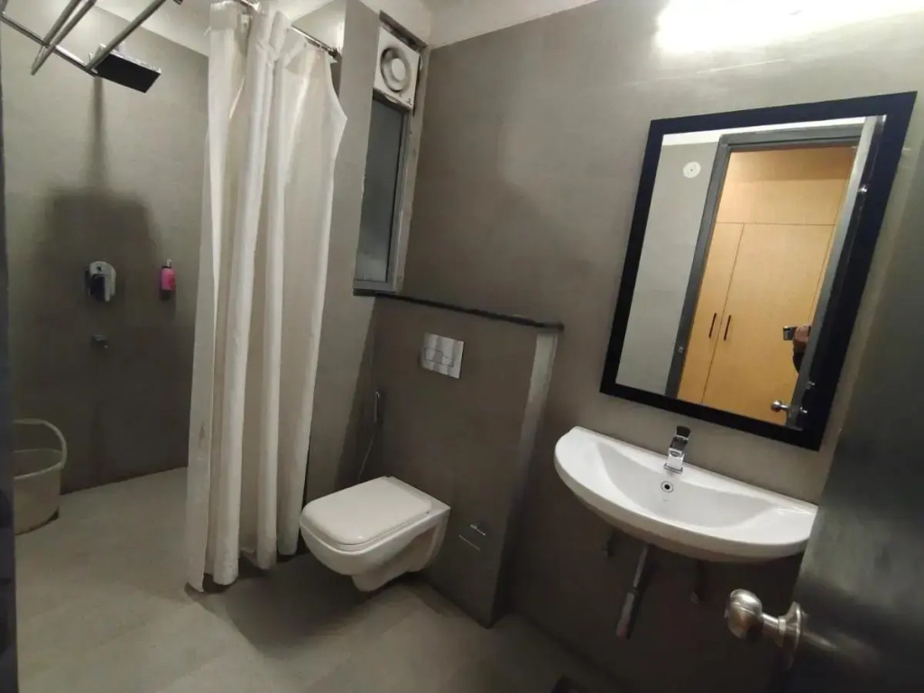 Saltstayz Select – Near Sohna Road City Center