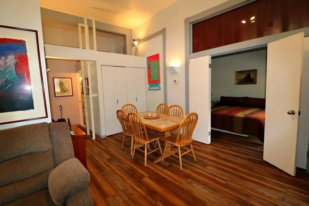 Arcade 15 2 Bedroom Condo by Redawning