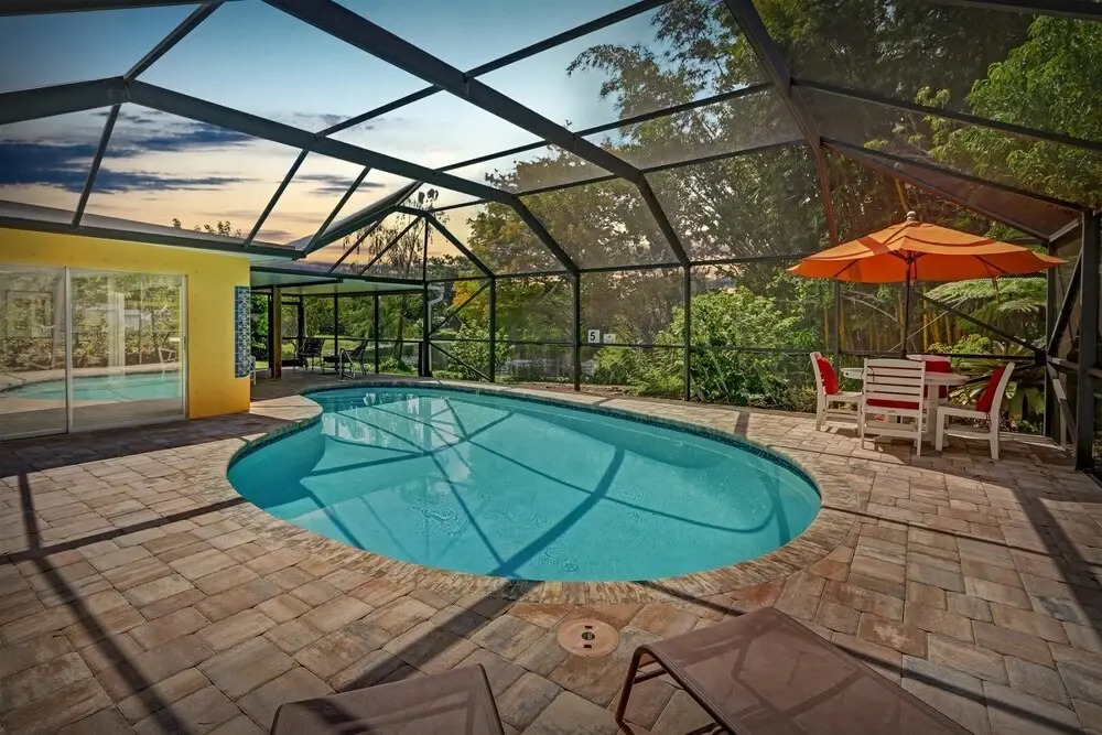 Lakeshore - Private & Sanitized, Perfect for Social Distancing & Working From Home. Private Pool, Pet Friendly. Discounted During Pandemic. Super-host Support