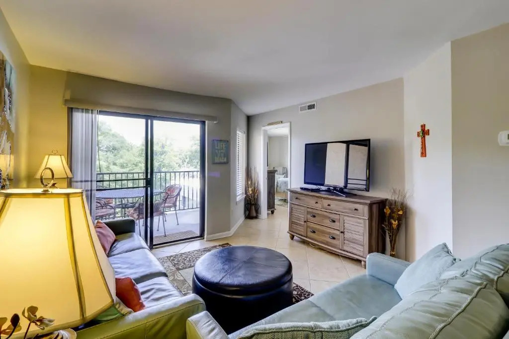 512 Oceanwalk 2 BR Forest Beach Condo