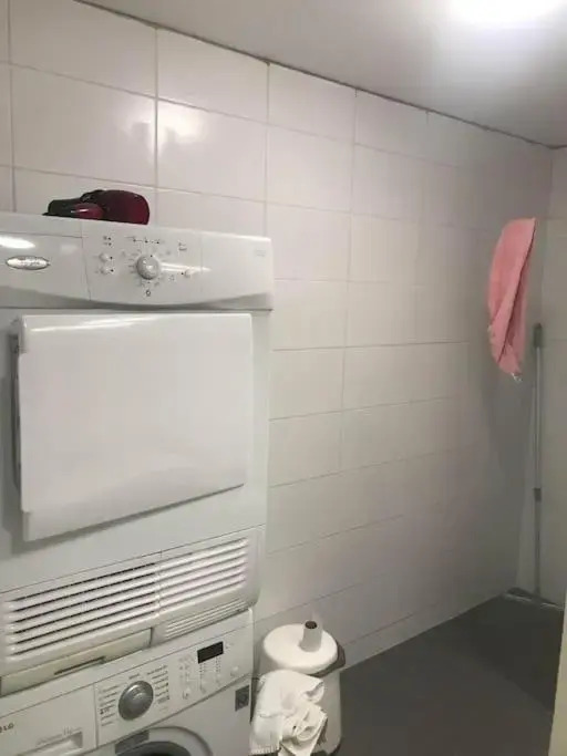Valoisa avara yksiö loistavalla sijannilla