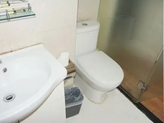 Tonghua Junyi Fashion Hotel