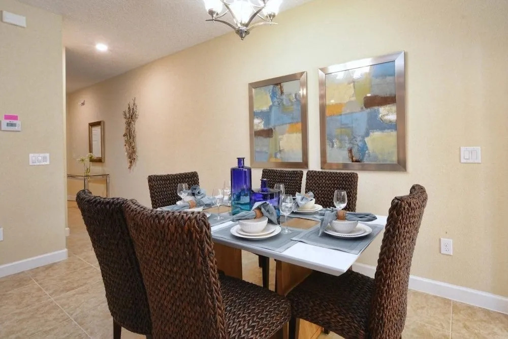 4 bedrooms villa accommodate 10 guests