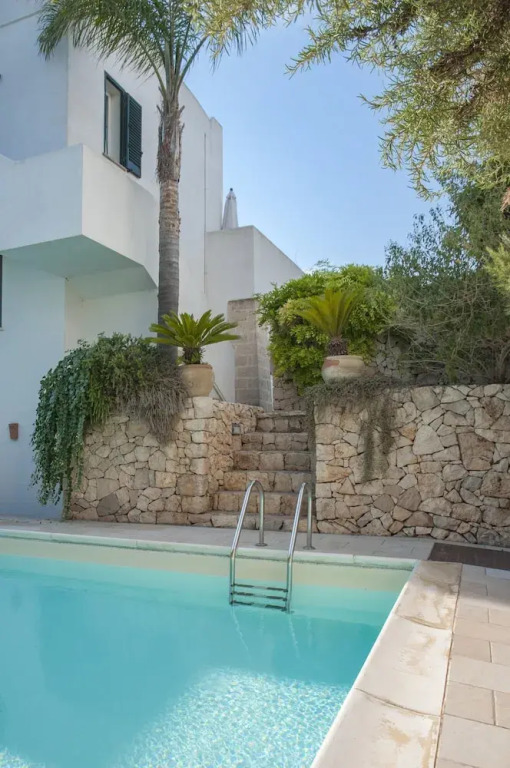 Apartment in Salento With Sea View & Pool