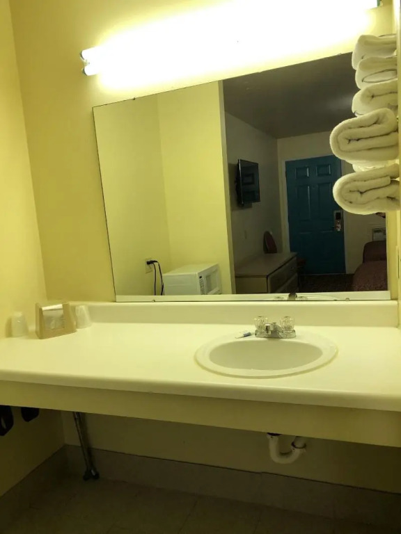 Sleepy Traveler Motel