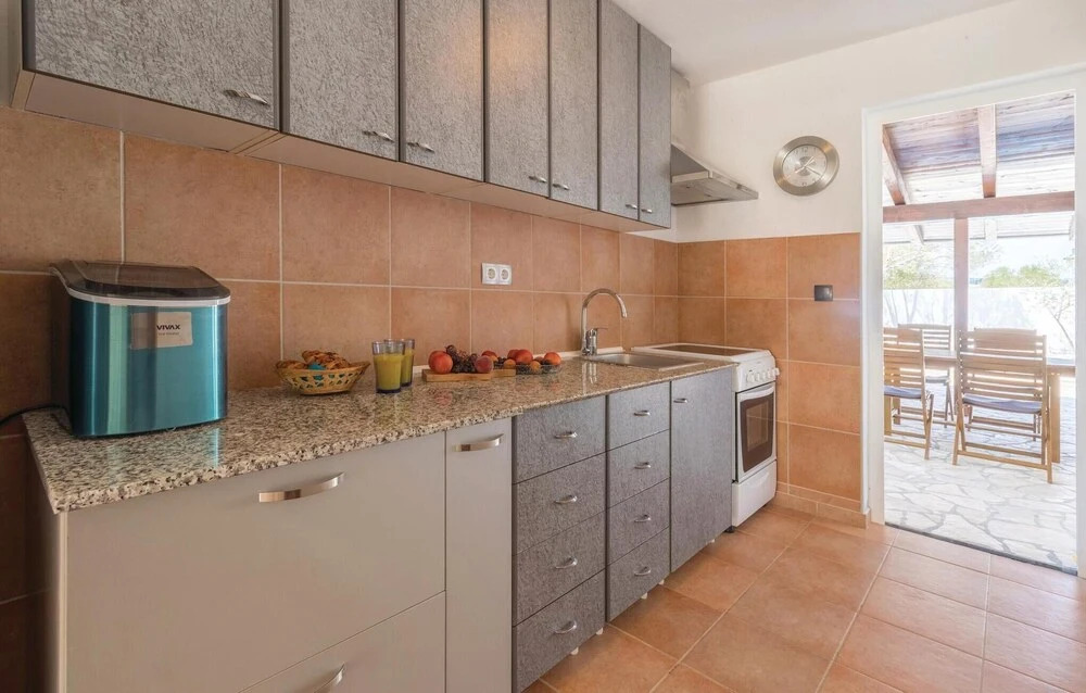 Stunning Home in Zdrelac With Wifi and 2 Bedrooms