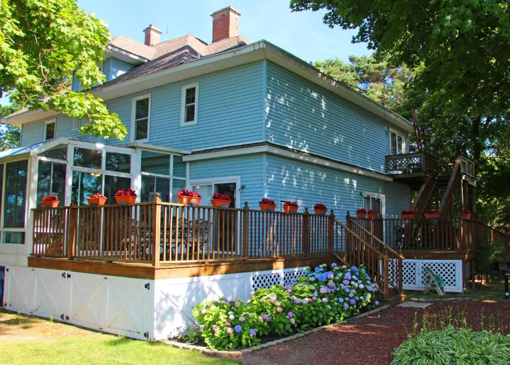 J. Paule's Fenn Inn