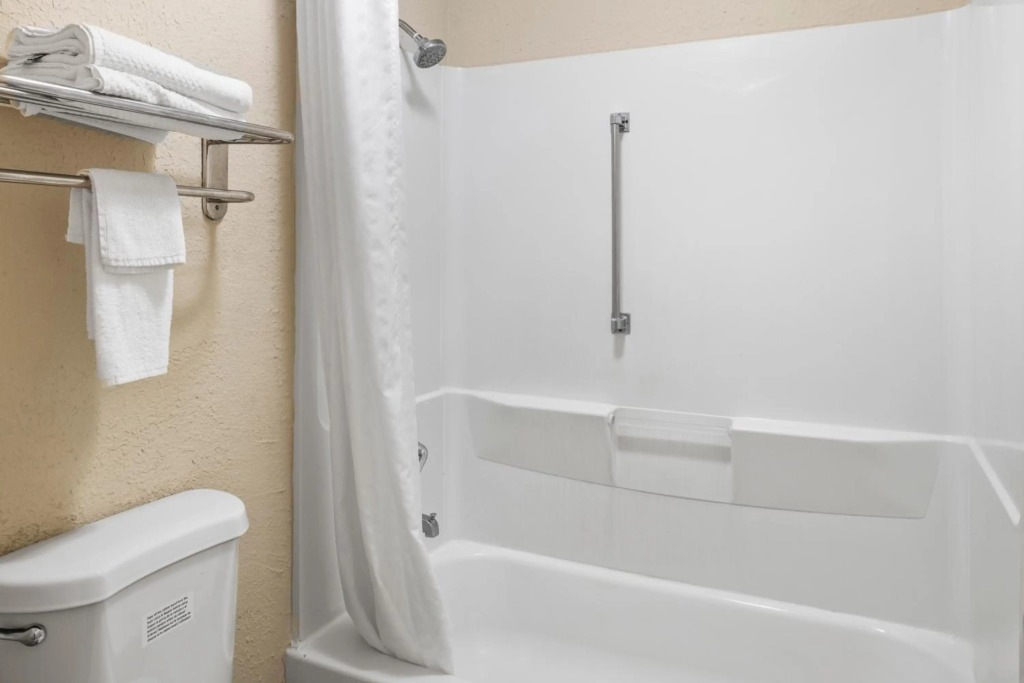 Suburban Studios Hotel Kingsland Near I-95