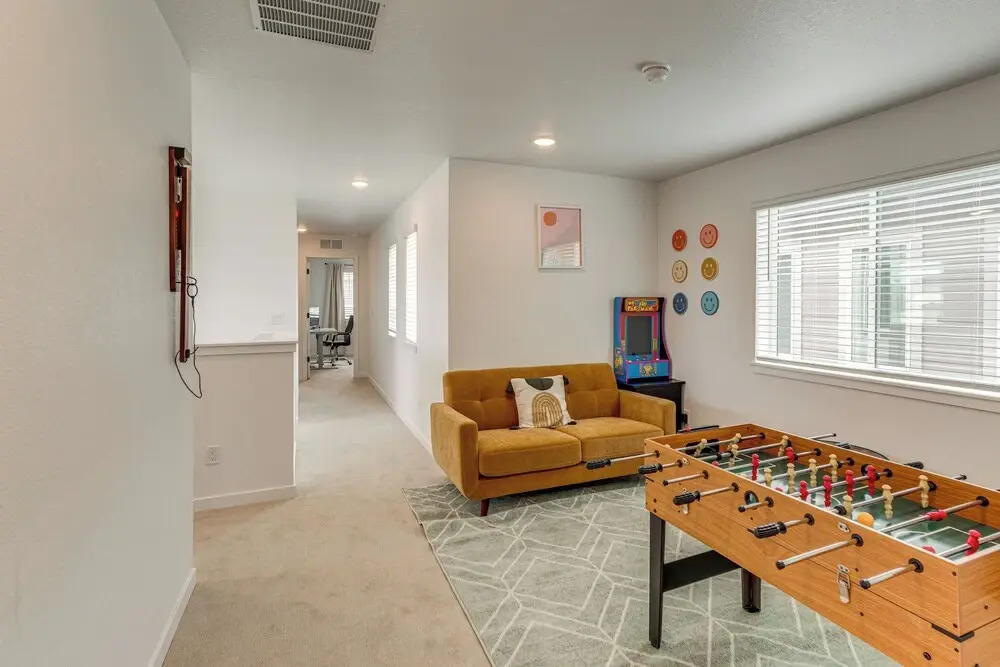 Great for Families! Newly Built Home in Aurora