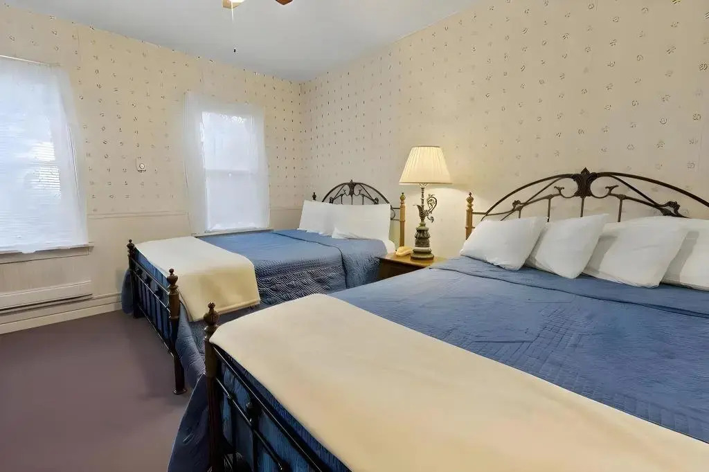 The Pines Inn
