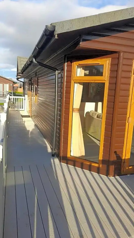 Rowan Lodge with Hot Tub