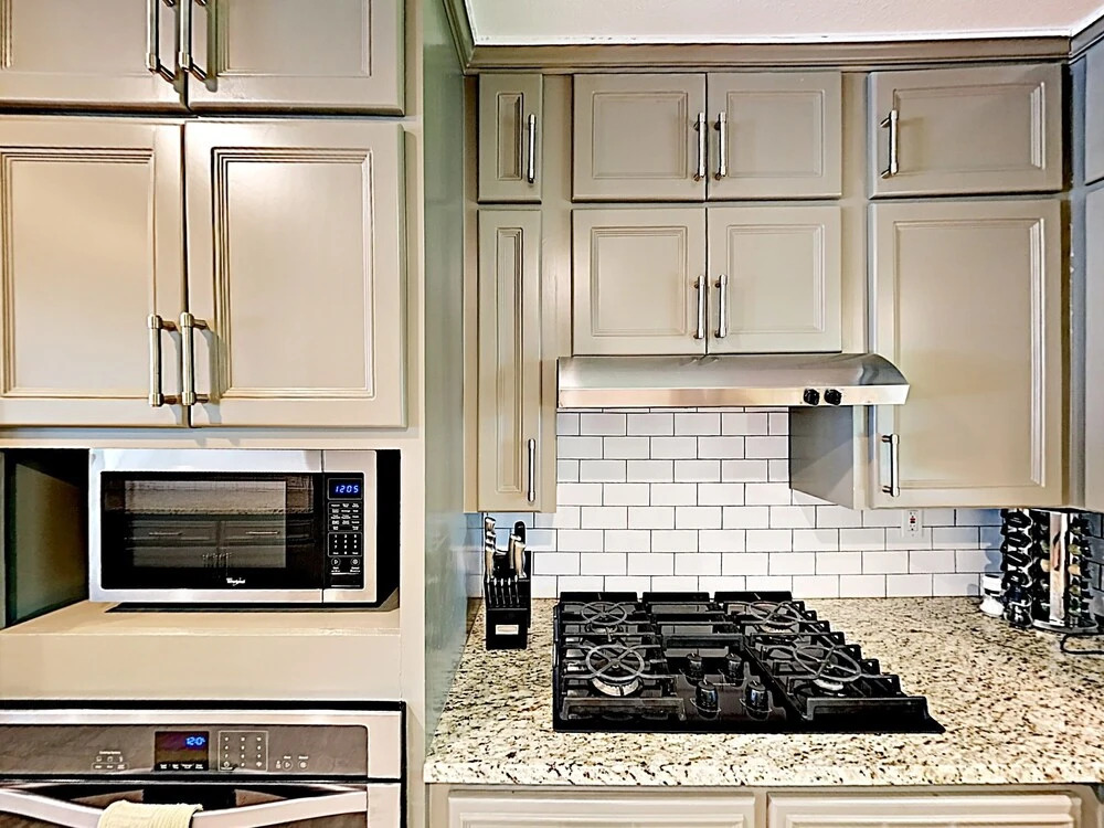 3BR 2BA Remodeled Rosedale House by RedAwning