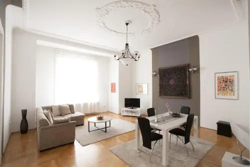 Royal Center Apartment
