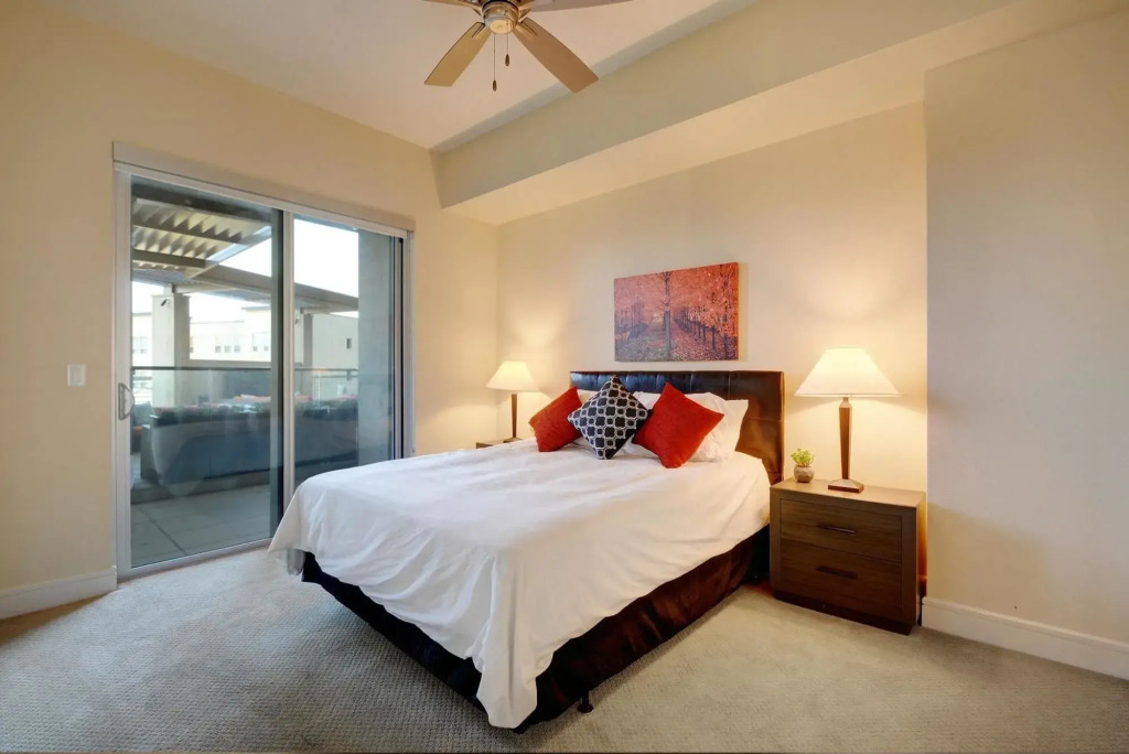 214 Barton 1Br 2Br