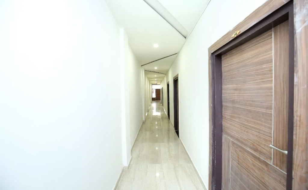 Hotel S7 by OYO Rooms