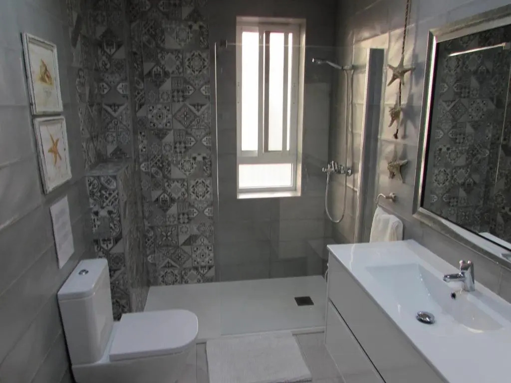 Apartamento a 50 metros de la playa malagueta con vistas al mar