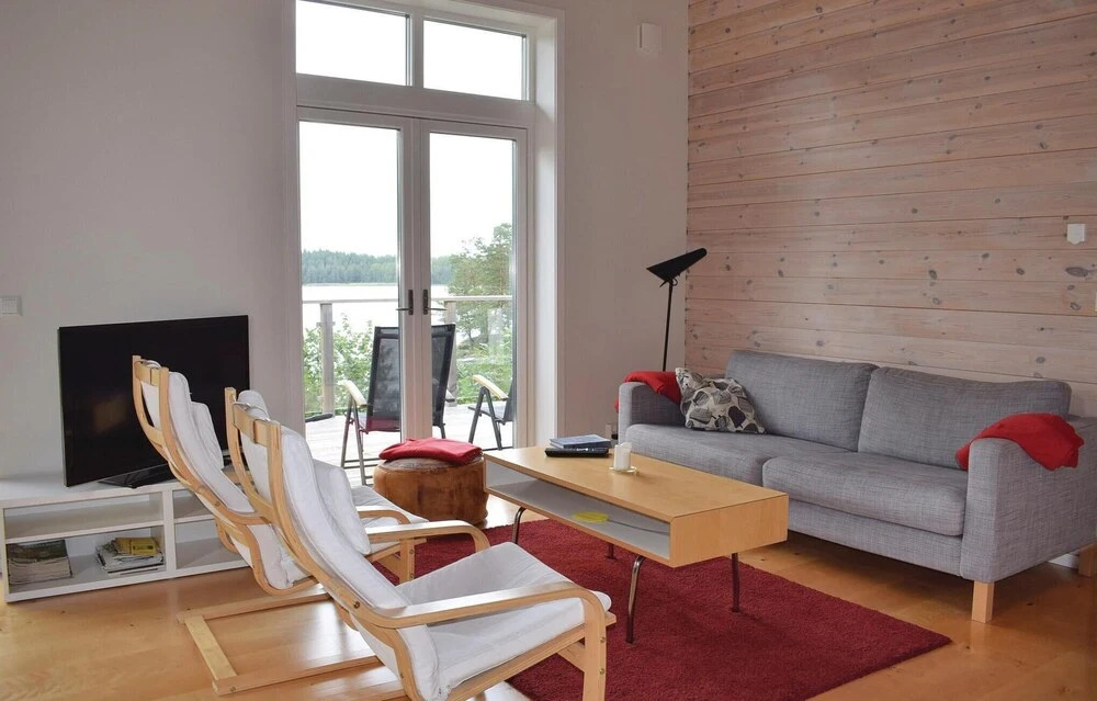 Cozy Home In Vetlanda With Wifi