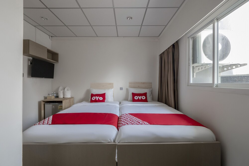 OYO 982 Charurat Suite​