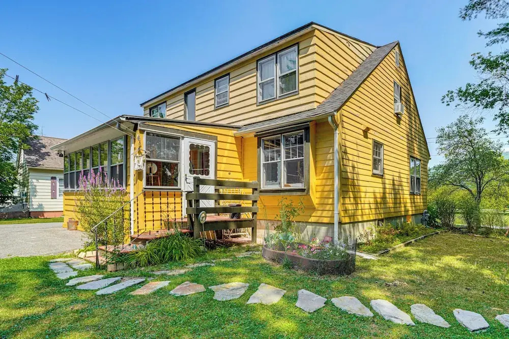 1 Mi to Dtwn: Beautiful Home in Williamstown!