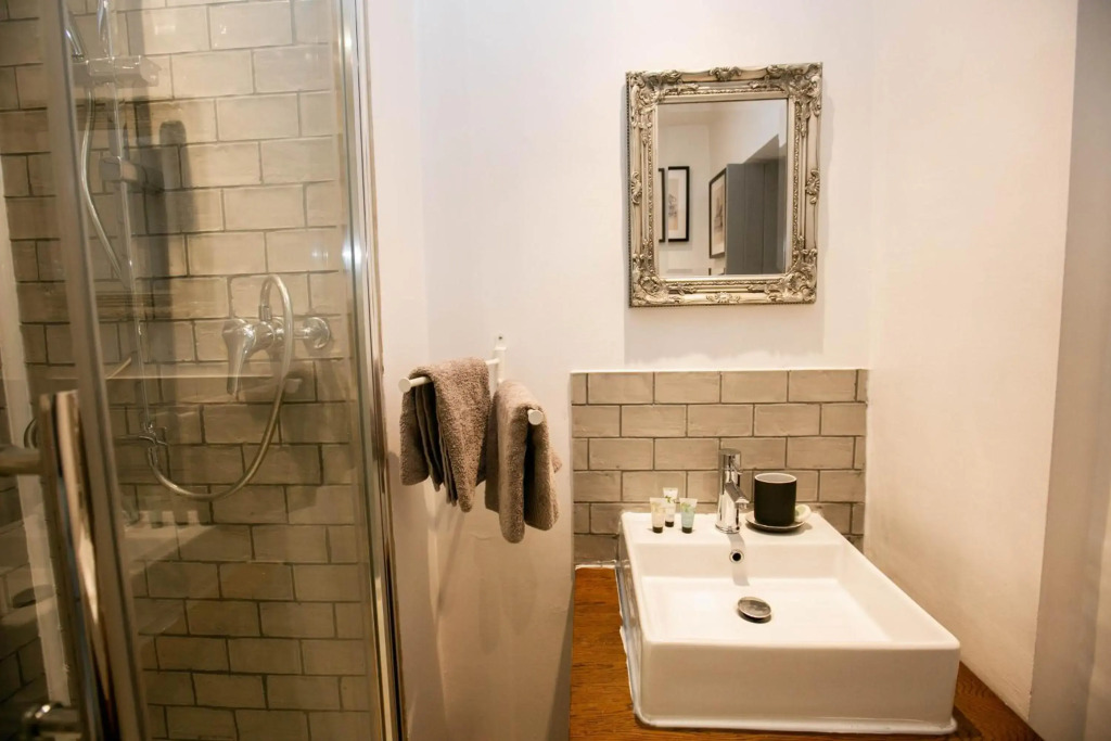 Spacious, Quiet and Central Apartment With Parking