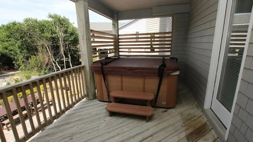 Footprints In The Sand - 5 Br Home