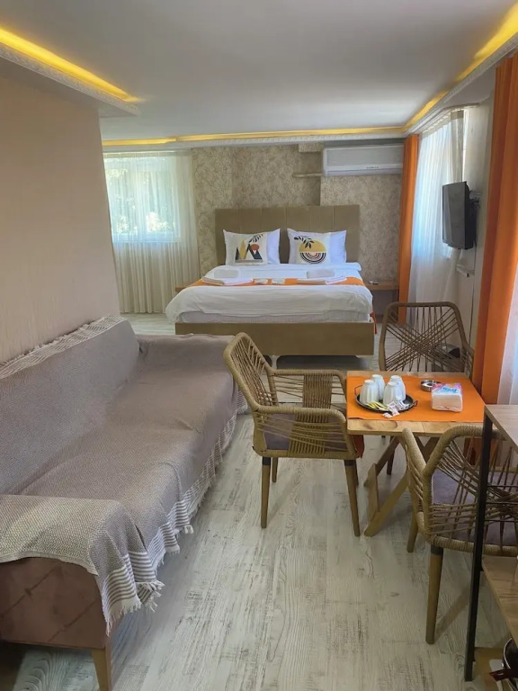 Aura Hotel