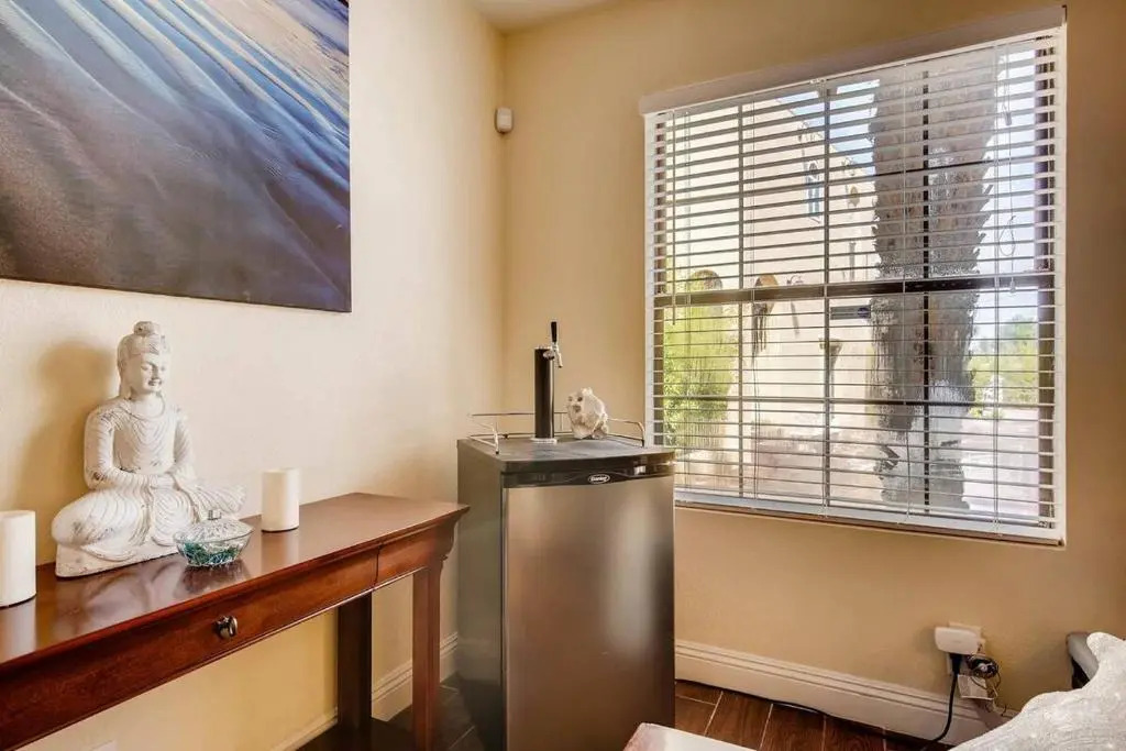 Villa Gordal - Enormous Villa in Las Vegas with 39 Sleeps