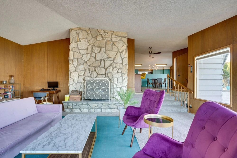 Colorful Lake Chelan Home w/ Saltwater Pool!