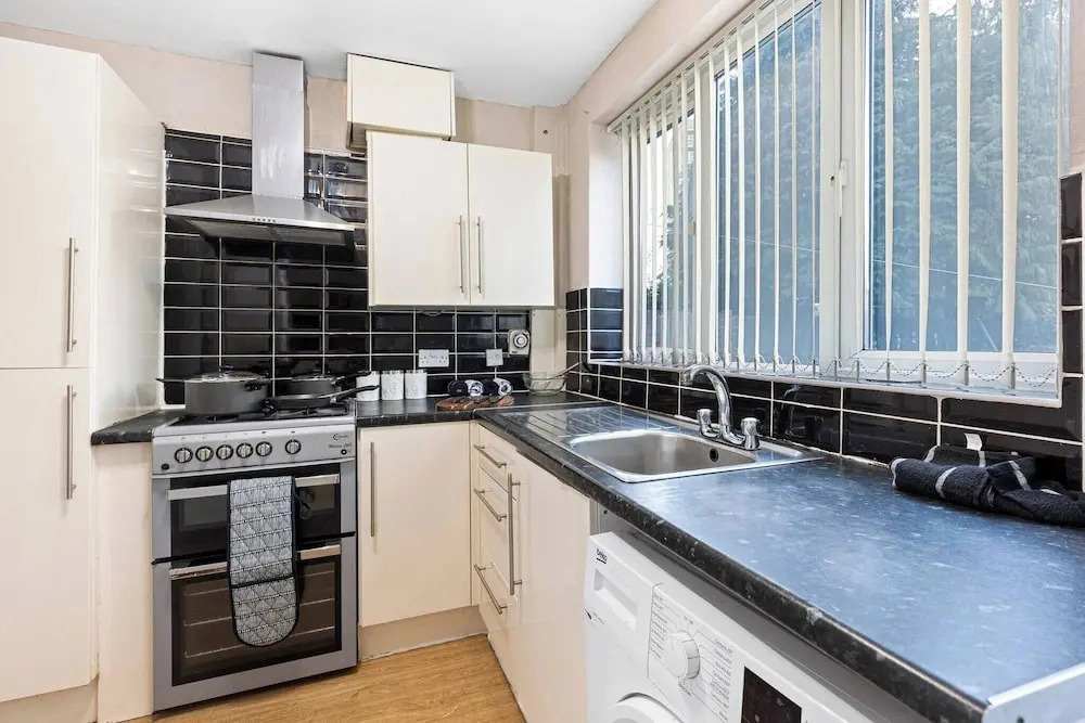 Elegant Spacious Home Close to City & Stadium