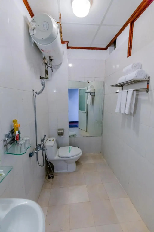 A25 Hotel - 12 Liên Trì