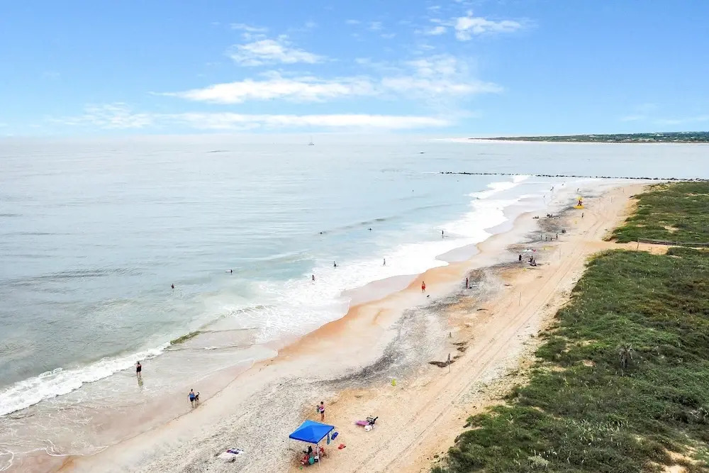 Updated Condo in Oceanfront Building With Private Beach Access - Near Dining