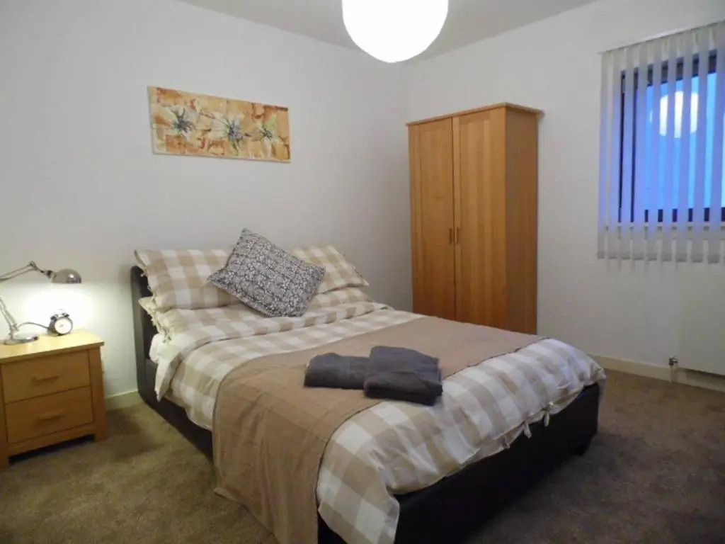 Modern 2-bedroom Apt Near SSE Hydro and SEC