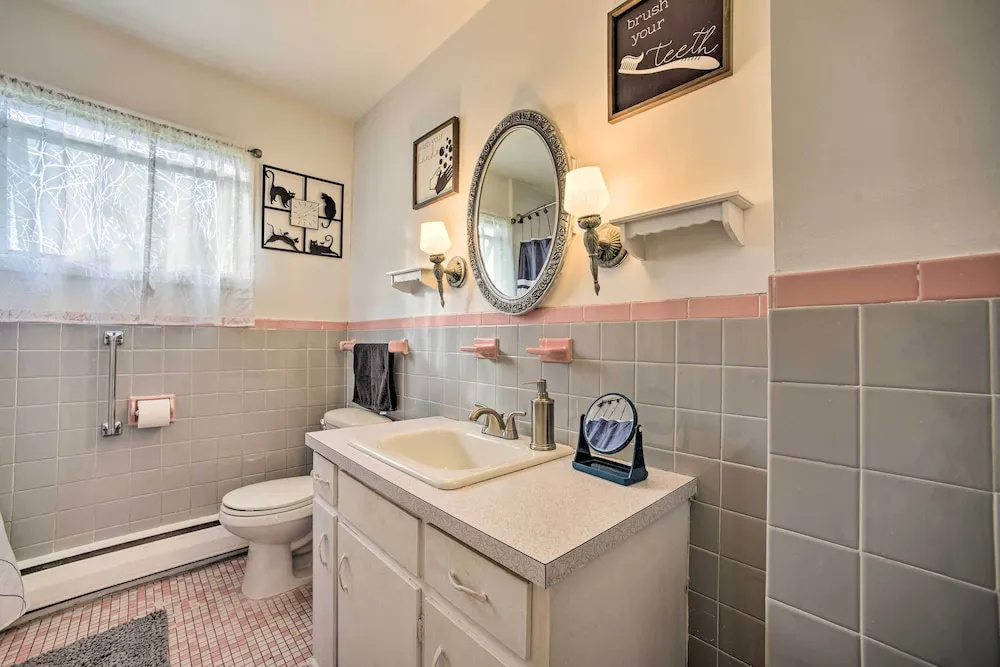 Albany Home w/ Fenced Yard & Patio - Pets Welcome!