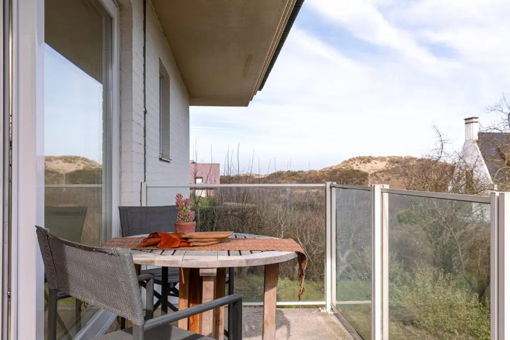 Superb apartment, pets allowed, with private car parking spot, in a newly-built residence in the middle of the dunes of Oostduinkerke