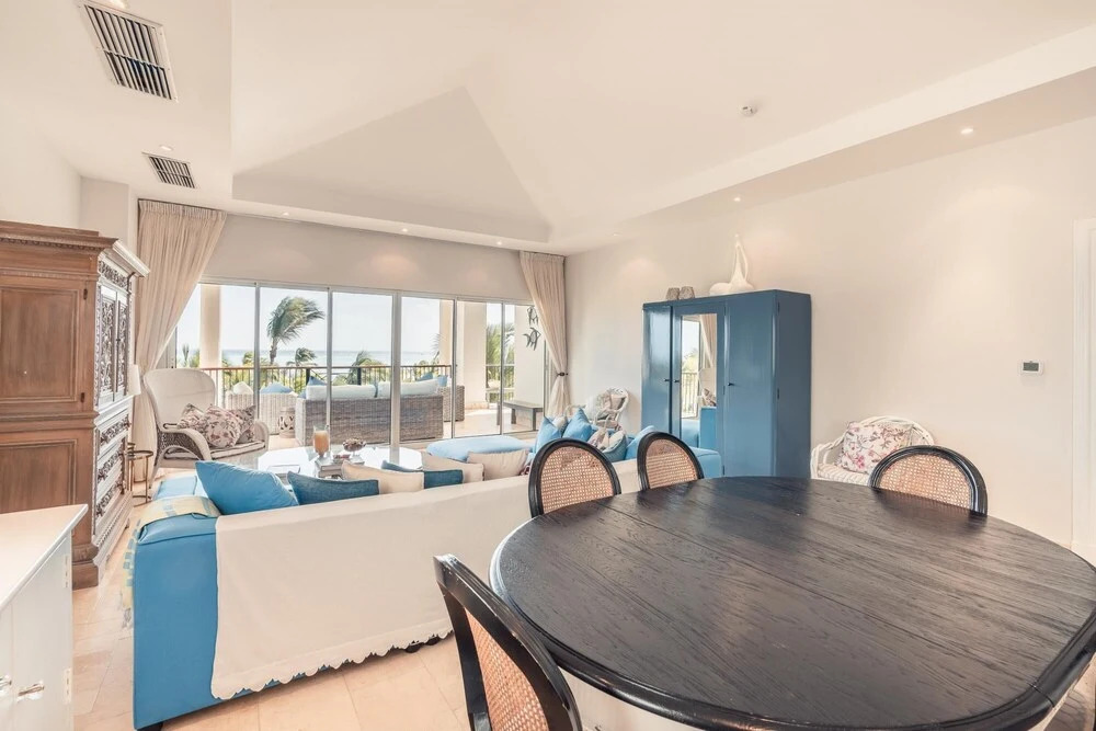 Relax at This Majestic Beachfront Apt at Aquamarina