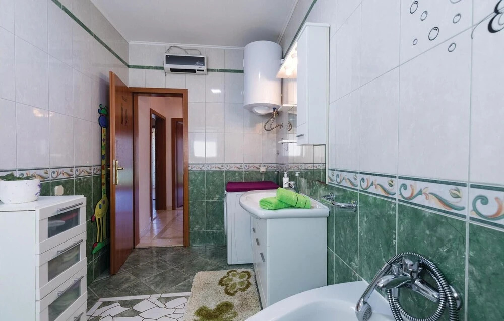 Nice Home in Bacinska Jezera With Wifi and 3 Bedrooms