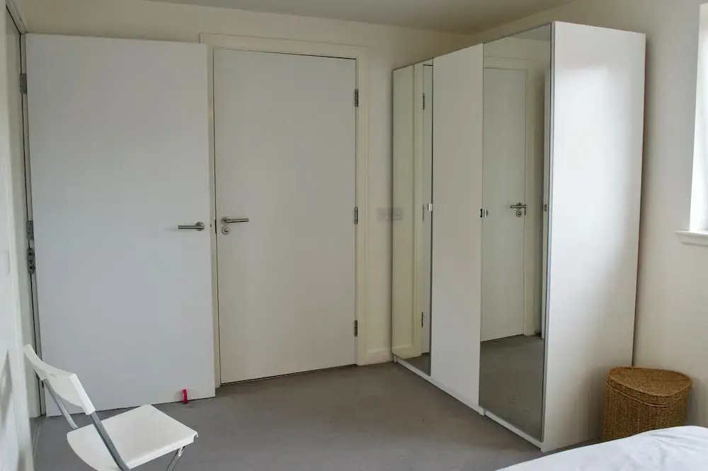 Modern 2 Bedroom Apartment With Parking