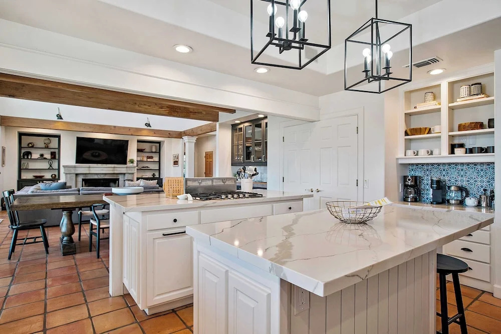 40-acre Wine Trail Estate Vineyard Views, Pool, Hottub Wellsona by Avantstay