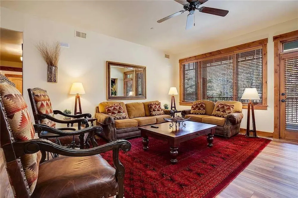 5208 Emerald Lodge, Trappeur's Crossing Apartment 4